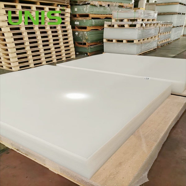 الأكريليك أم الزجاج: أيهما أفضل لمشروعك؟